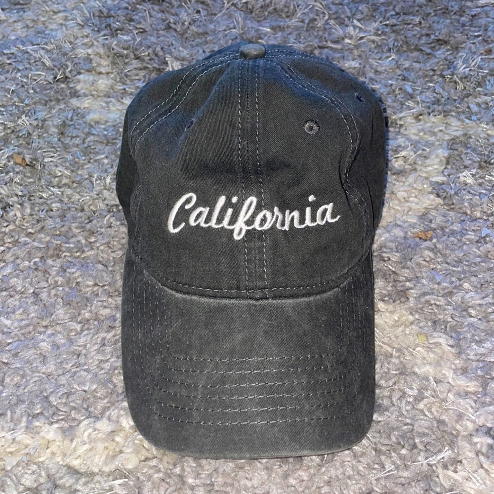 Brandy Melville ‘California’ gray baseball hat